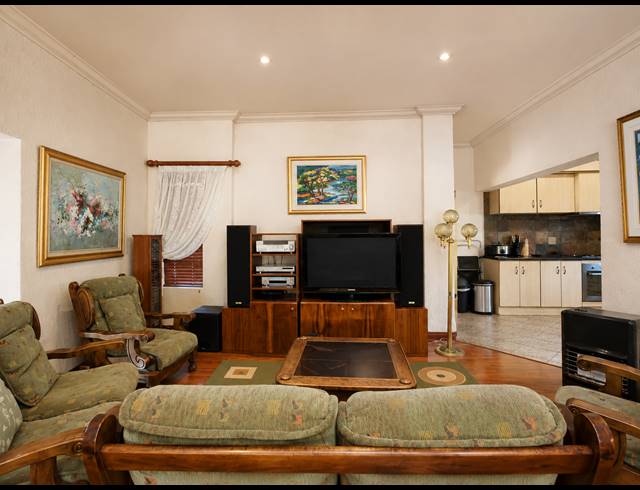 3 BEDROOM TOWNHOUSE FOR SALE IN ARCON PARK